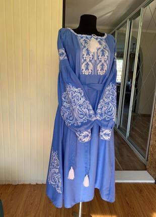 Вышитое платье