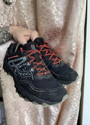 Кроссовки сетка на мембране saucony gore-tex оригинал размер 39 25 см маломерят3 фото