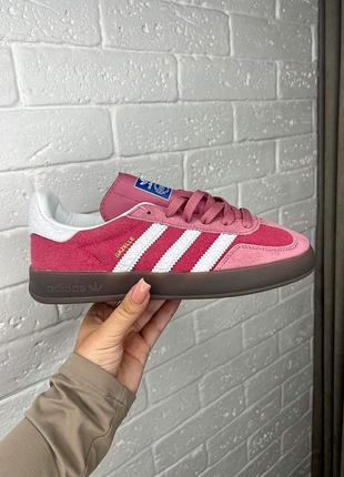 Прекрасные женские кроссовки adidas gazelle crimson pink white розовые