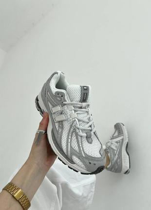 Женские кроссовки new balance 1906d milkals серого с молочным цветов3 фото