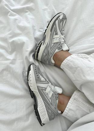 Женские кроссовки new balance 1906d milkals серого с молочным цветов5 фото