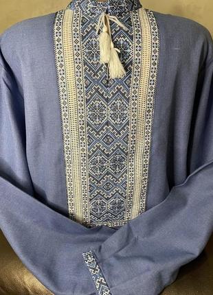 Стильна чоловіча вишиванка на синьому домотканому полотні ручної роботи. ч-17476 фото