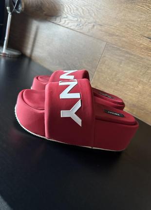 Шлепки, тапочки dkny