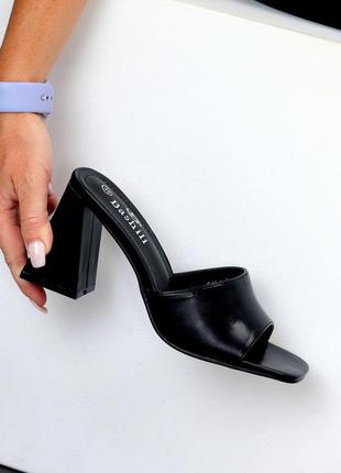Сабо шльопанці шльопки на каблуці підборі широкому квадратному чорні сабо