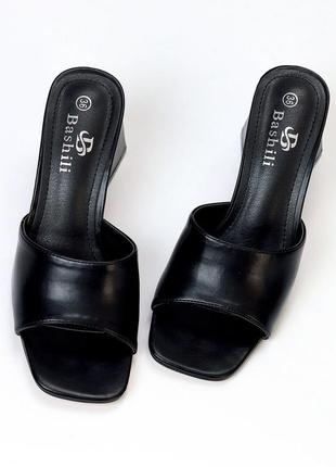 Сабо шльопанці шльопки на каблуці підборі широкому квадратному чорні сабо