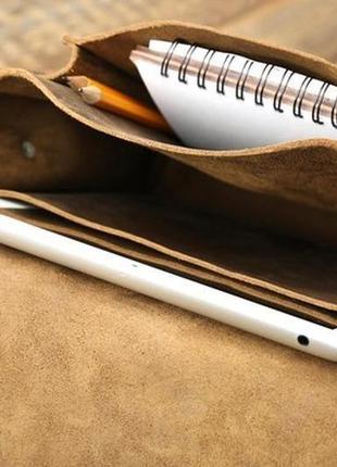 Оливковая сумка-планшет из натуральной кожи3 фото