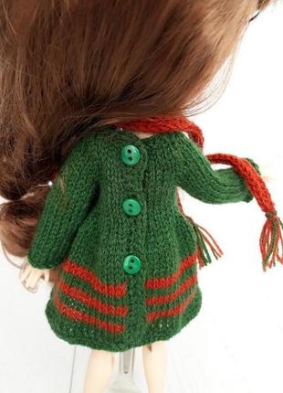 Вязаное зеленое платье на куклу блайз, подарок девочке5 фото