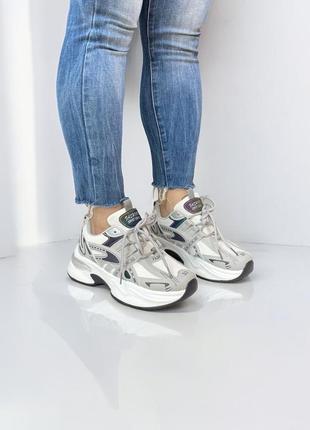 Кроссовки стильные