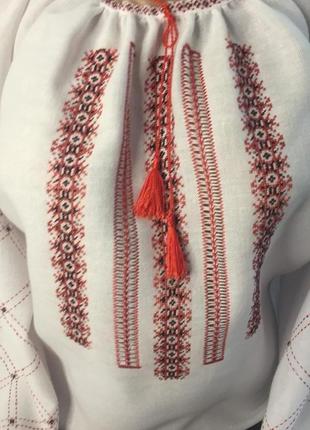 Стильна гуцульська вишиванка ручної роботи на білому домотканому полотні.7 фото