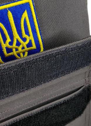 Міський рюкзак ручної роботи з гербом україни графітовий5 фото