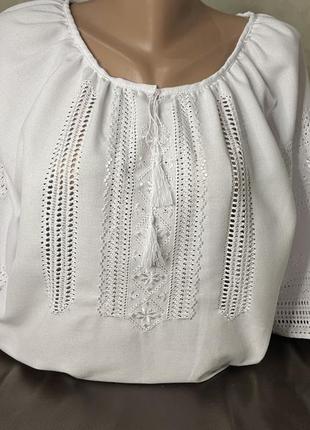Низинка. стильна жіноча вишиванка на білому полотні ручної роботи. ж-24135 фото