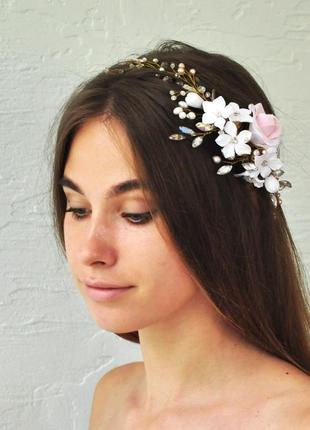 Весільна прикраса для зачіски з квітами, перлами і кристалами3 фото
