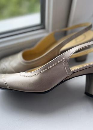 Шкіряні босоніжки