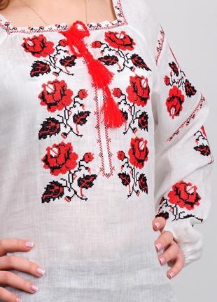 Женская украинская вышиванка  с розами. красно-черная вышивка2 фото
