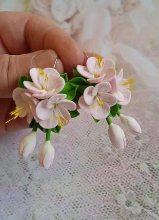 Сережки з яблуневим цвітом