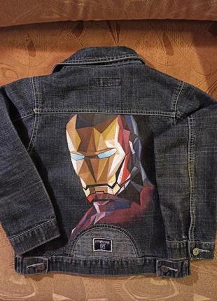 Джинсова куртка з розписом