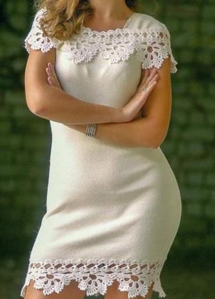Вязаное белое нежное платье с ажурной отделкой