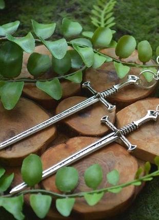 Довгі сережки з мечами і срібними застібками. готичні відьомські прикраси для...