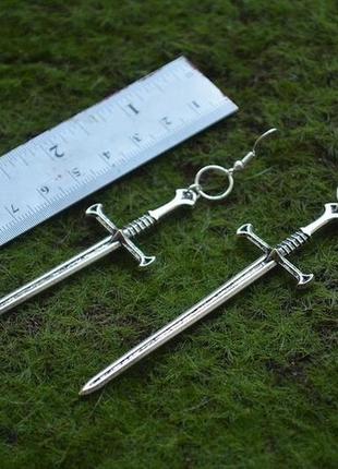 Довгі сережки з мечами і срібними застібками. готичні відьомські прикраси для...