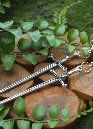 Довгі сережки з мечами і срібними застібками. готичні відьомські прикраси для...