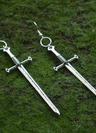 Довгі сережки з мечами і срібними застібками. готичні відьомські прикраси для...