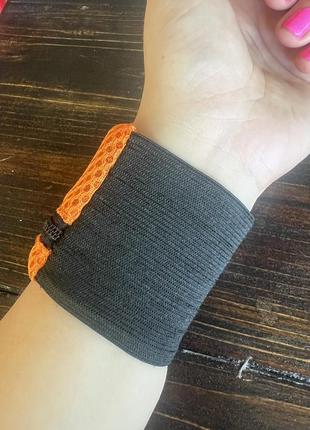 На пульсник на руку с карманом оранжевого цвета браслет спортивный карманом на молнии