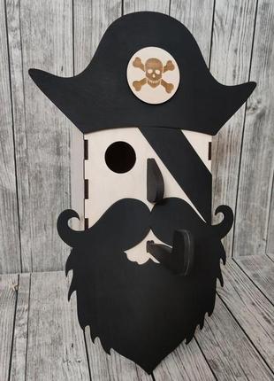 Скворечник в виде пирата. трубка выполняет роль жердочки. оригинальный подарок...