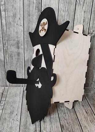 Скворечник в виде пирата. трубка выполняет роль жердочки. оригинальный подарок...