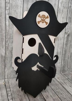 Скворечник в виде пирата. трубка выполняет роль жердочки. оригинальный подарок...