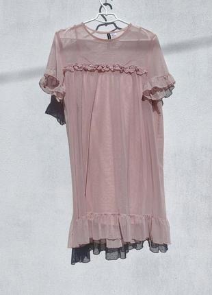 Є акція нежное красивое светло розовое платье с рюшами h&m