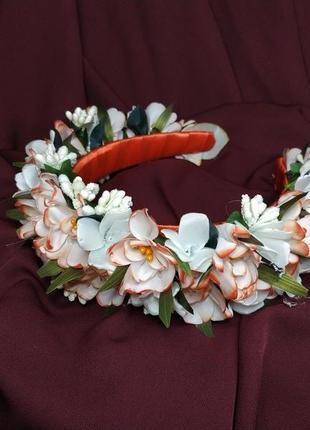 Венок цветочный для волос молочный с красным