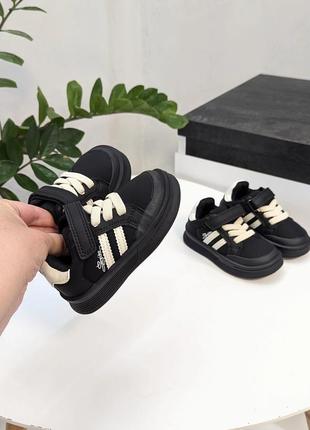 Стильні кросівки