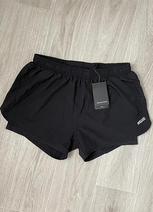 Спортивные шорты