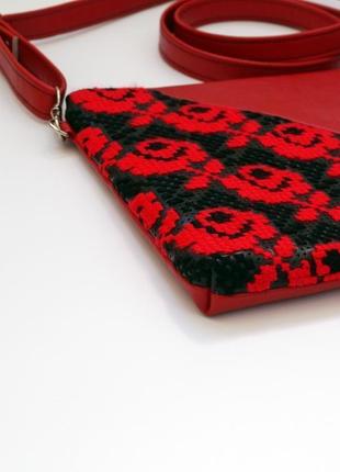 Красный клатч с  вышивкой розами, эко кожа, маленькая сумка через плечо3 фото