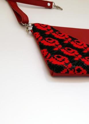 Красный клатч с  вышивкой розами, эко кожа, маленькая сумка через плечо8 фото