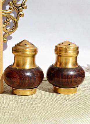 Гарний, старовинний набір для спецій з бронзи і тюльпанового дерева. німеччина. набор...