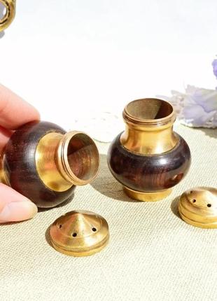 Гарний, старовинний набір для спецій з бронзи і тюльпанового дерева. німеччина. набор...