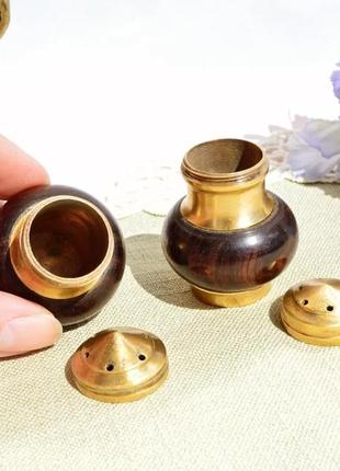 Гарний, старовинний набір для спецій з бронзи і тюльпанового дерева. німеччина. набор...