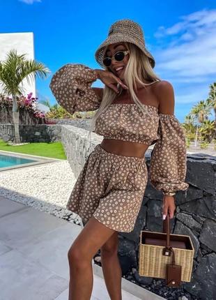 Гарненький легкий літній костюм топ з довгими рукавами і шорти софт з квітковим принтом