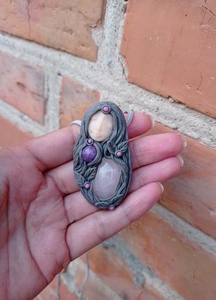 Жіночий амулет "богиня з рожевим кварцом"