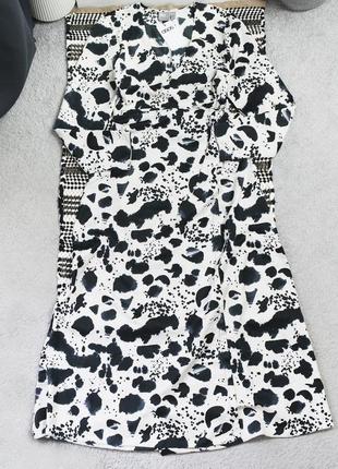 Новое длинное платье в абстрактный принт asos