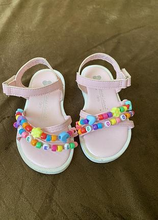 Босоніжки сандалі