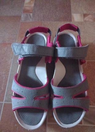 Сандалі