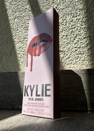 Kylie cosmetics velvet lip kit (lipstick/3ml + lip/pencil/1.1g)