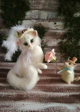 Кошка и мышь. интерьерная игрушка из натуральной шерсти.