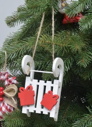 Новогодние игрушки декор из дерева фанеры на елку санки санчата4 фото