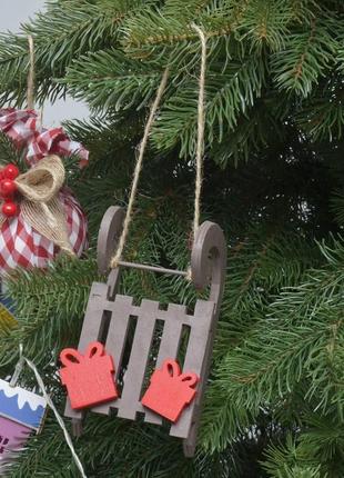 Новогодние игрушки декор из дерева фанеры на елку санки санчата2 фото