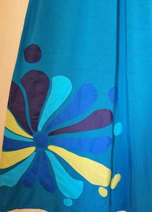 Платье с цветочной аппликацией