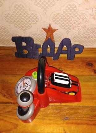 Машинка на запуске гонки mini