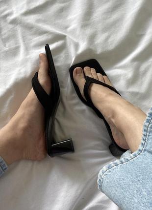 Мюлі на широкому каблуку з перепонкою між пальцями river island